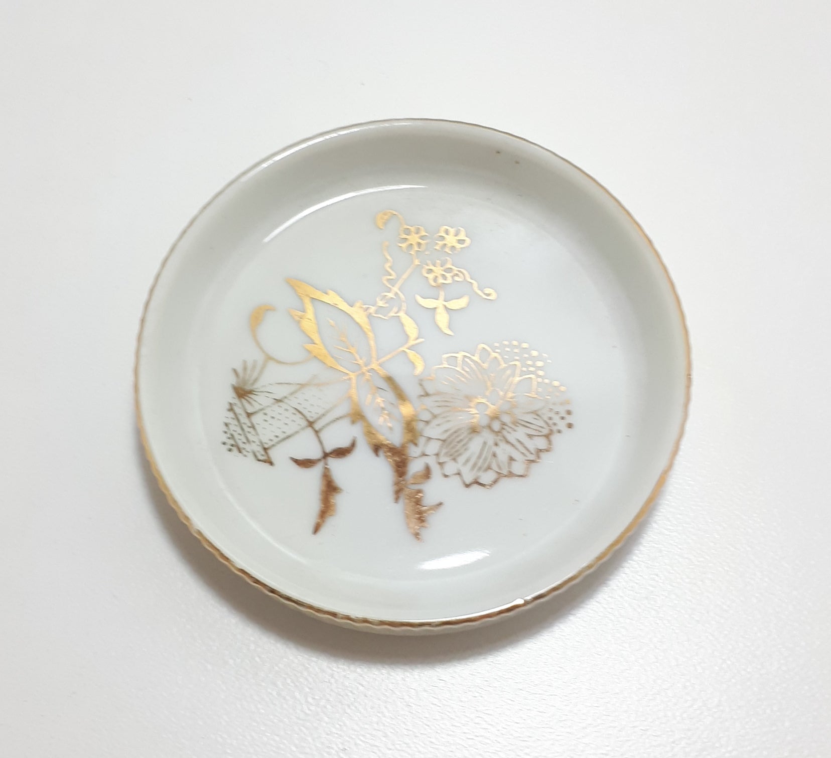 Small Fine Porcelain Trinket Dish With Gold Inlay