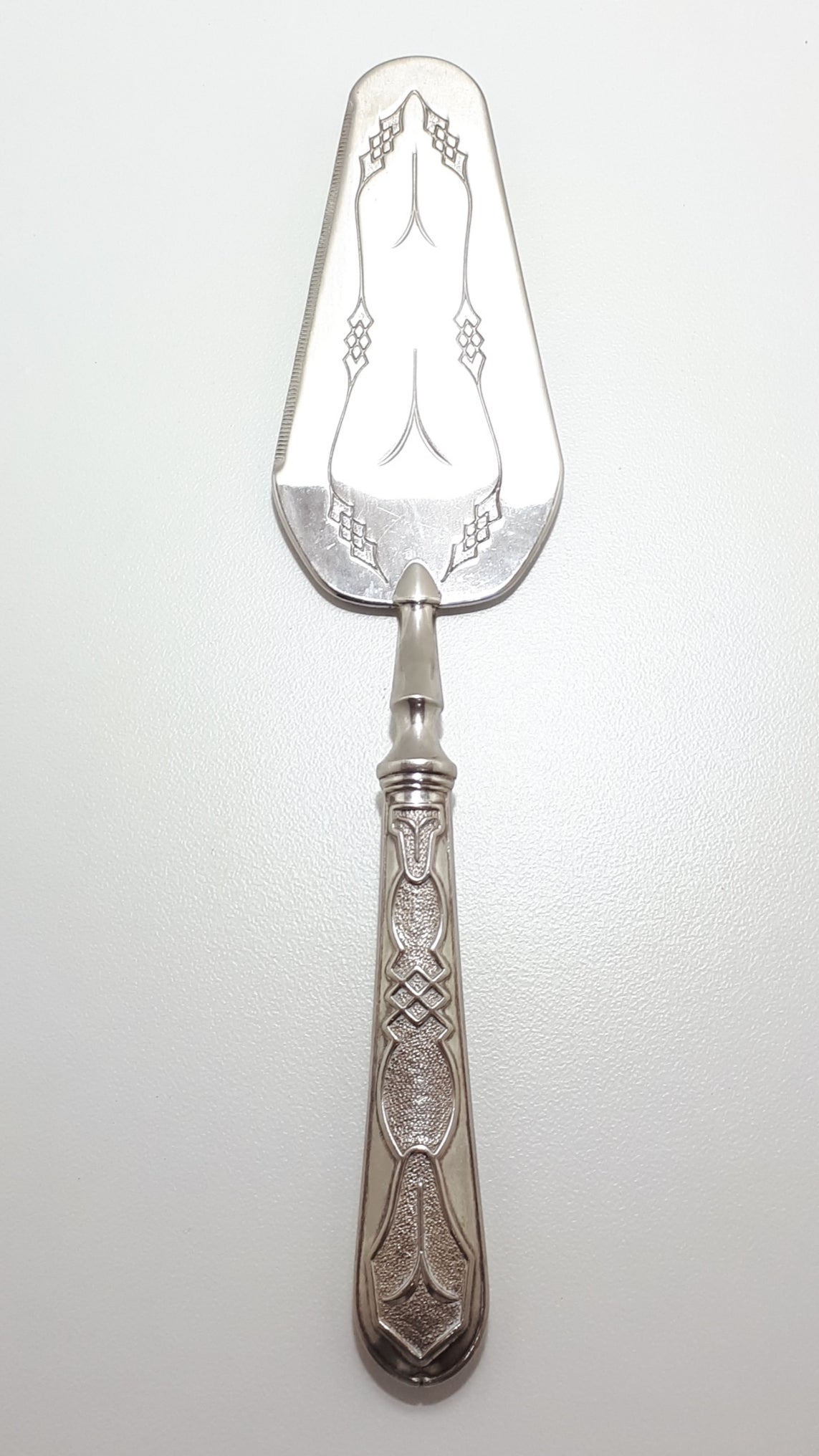 Solid & Heavy Designer Cake Lifter With Serrated Edge - Italy