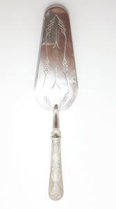 Solid & Heavy Designer Cake Lifter With Serrated Edge - Italy