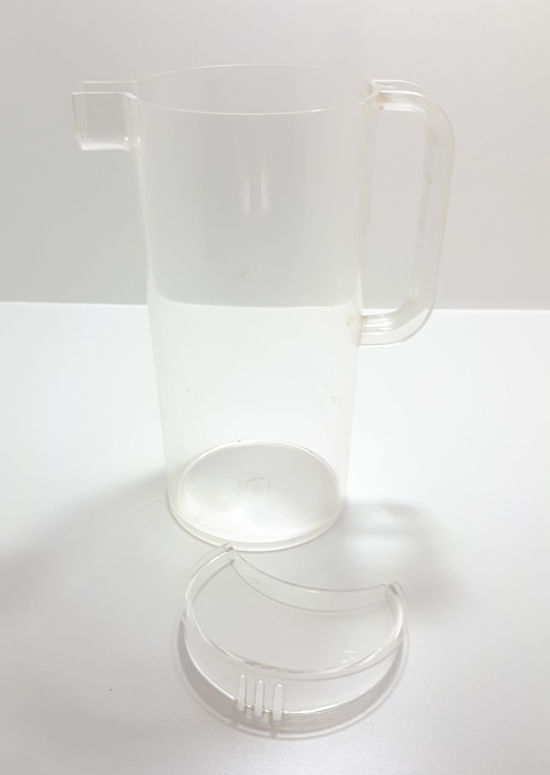 Clear Acrylic Water / Juice Jug With Removable Ice Lip / Lid – Approx 1.5 – 1.75 l Capacity