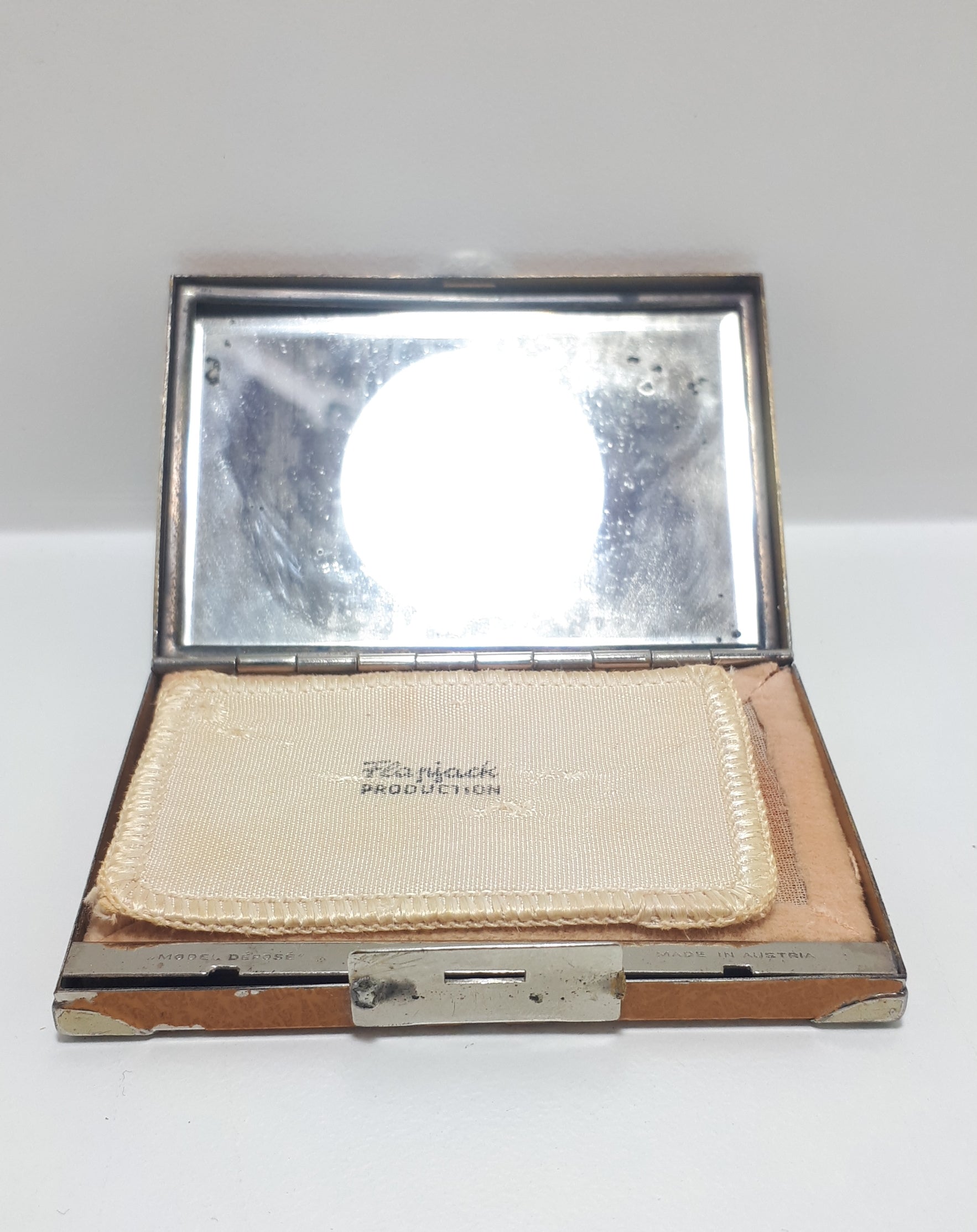 Collectable Vintage Austrian Flapjack Suitcase Ladies Compact