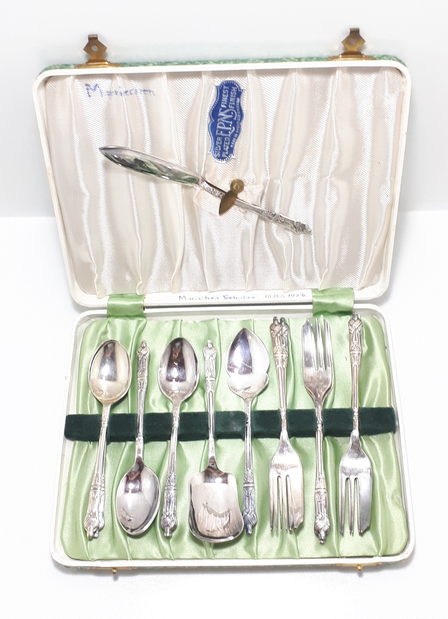15 Piece Boxed Apostle Cake Serving Set
