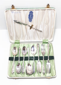 15 Piece Boxed Apostle Cake Serving Set
