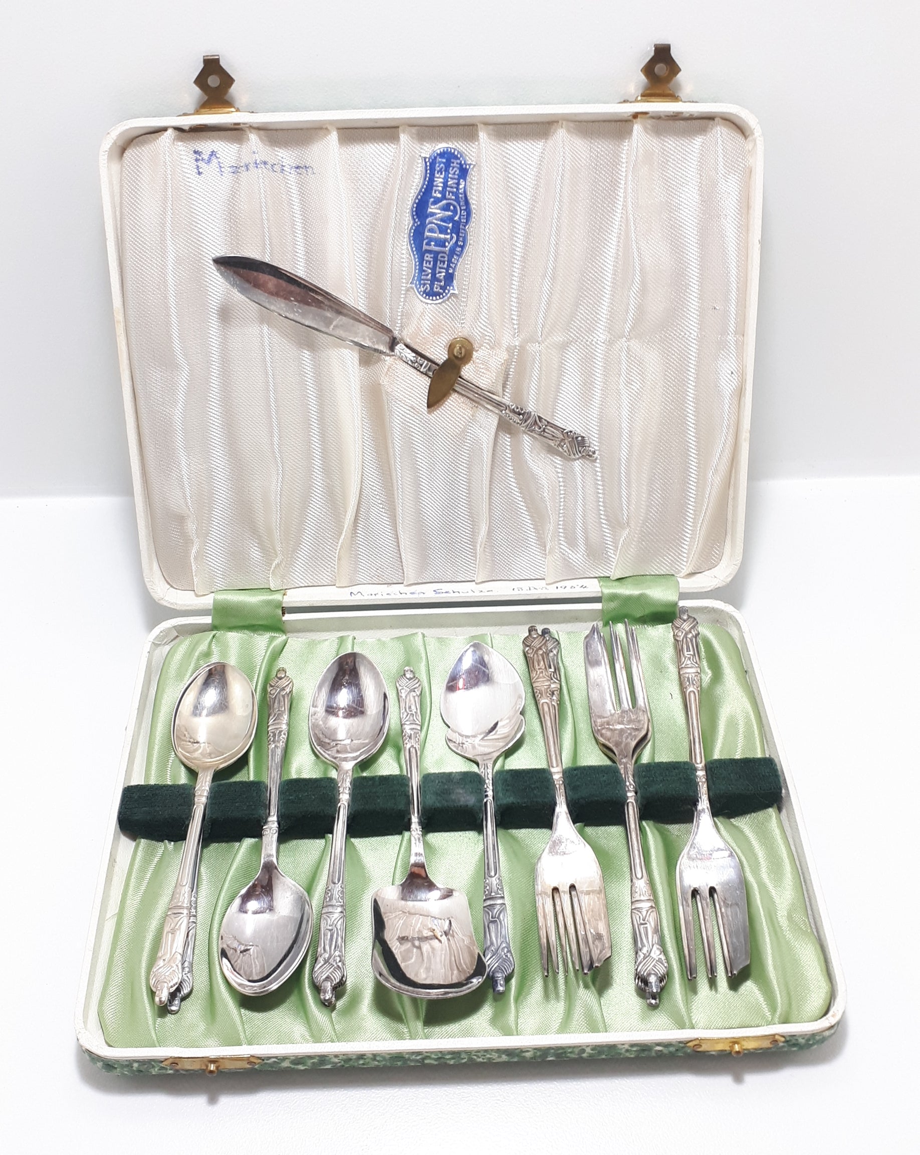 15 Piece Boxed Apostle Cake Serving Set