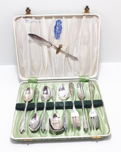 15 Piece Boxed Apostle Cake Serving Set