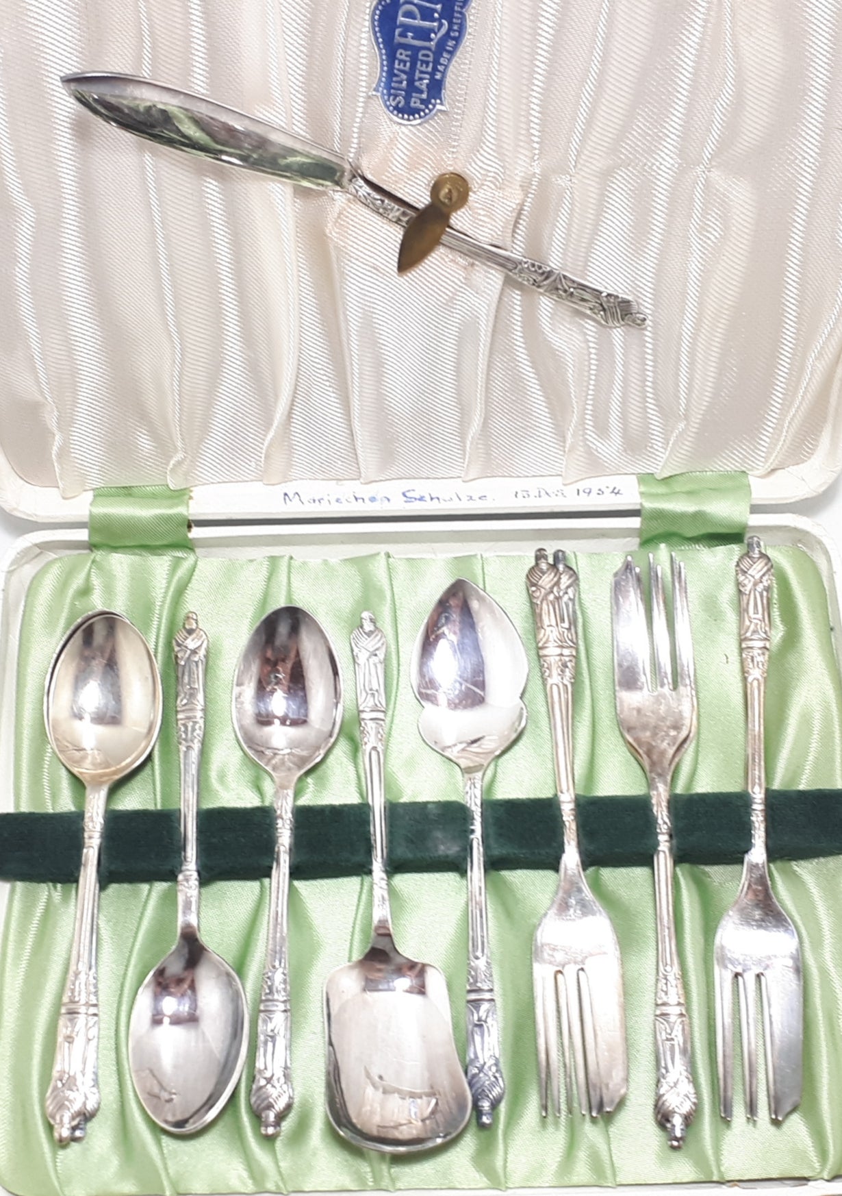 15 Piece Boxed Apostle Cake Serving Set
