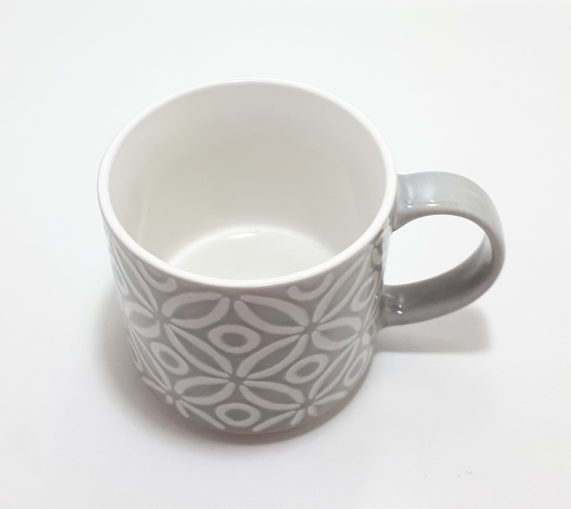 Large Contemporary Soup Mug – Light Grey With Flower & Circle Patterning
