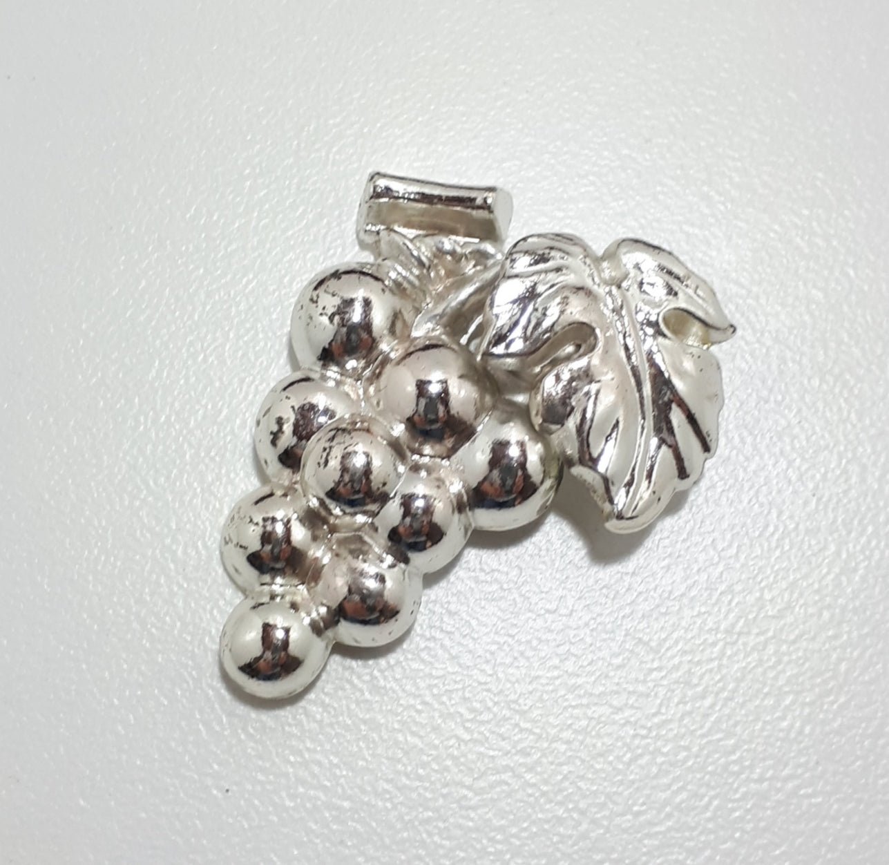 Vintage Complete Boxed Set Of 6 Silver Plated Place Card Holders – Grape Design