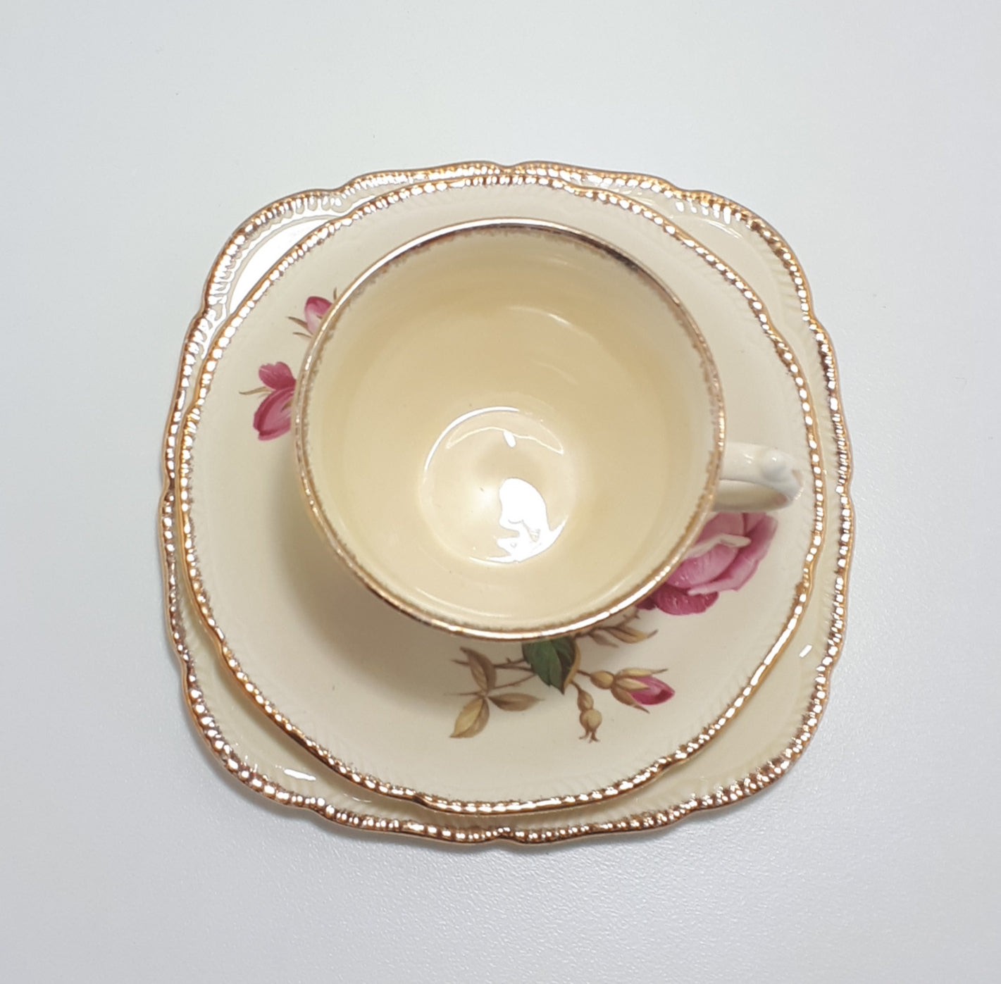Royal Swan Cream Coloured With Rose Detail Tea Trio