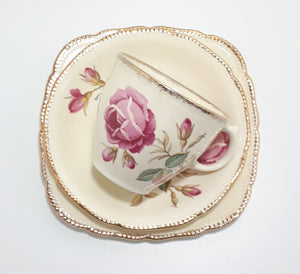 Royal Swan Cream Coloured With Rose Detail Tea Trio