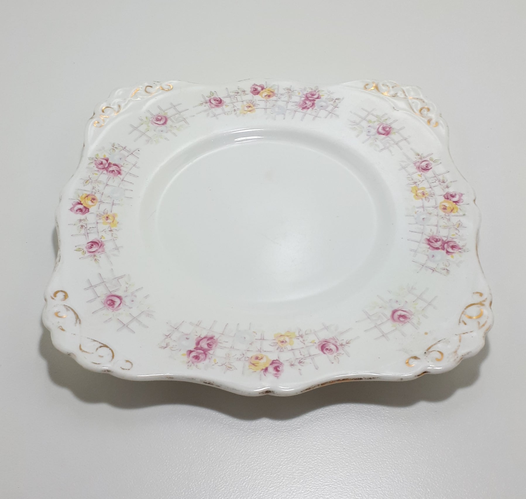 1940’s Tuscan Fine Bone China Biscuit Plate - Roses On Trellis C7903G