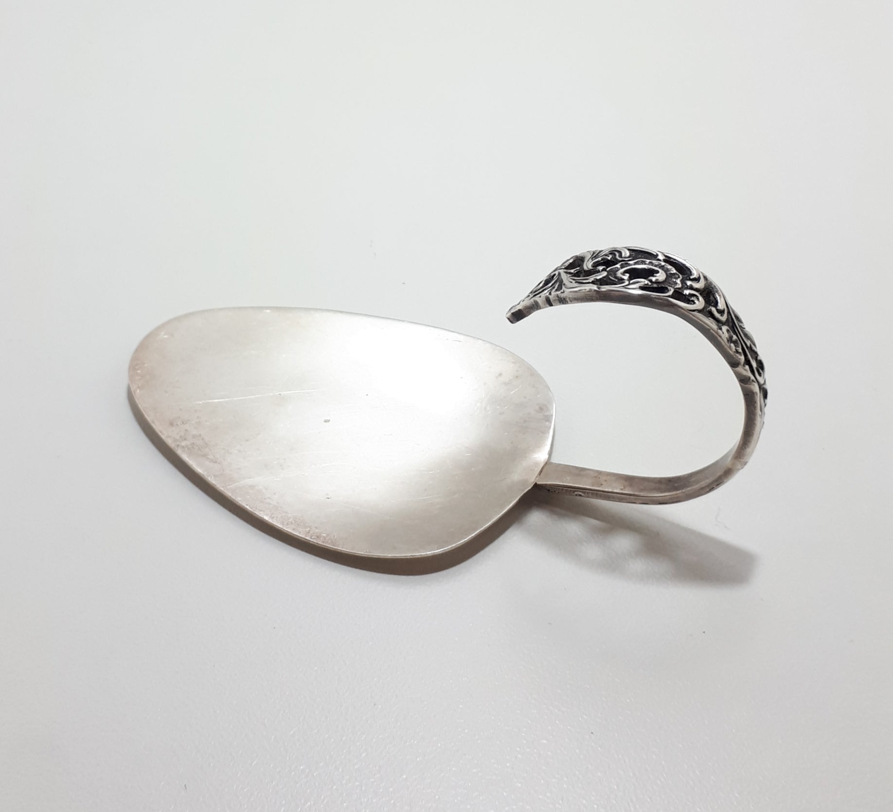 Unique Scroll Handle Cake Lifter – Parisienne Lace Handle