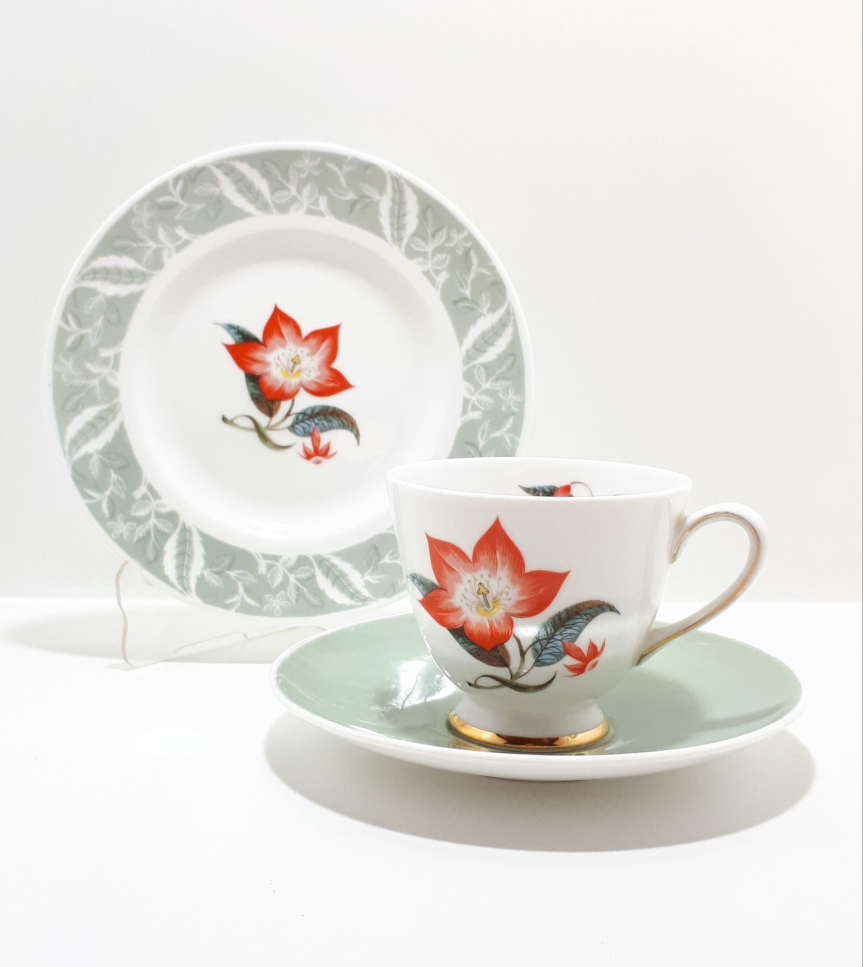 Tuscan Fine English Bone China Tea Trio - Poinsettia