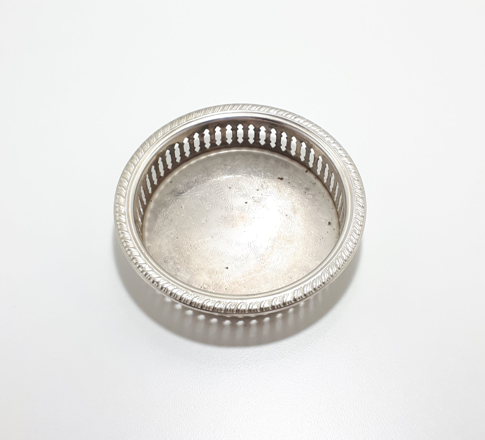 Pierced & Etched Silver Plated Bottle Coaster With Feather Pattern Rim