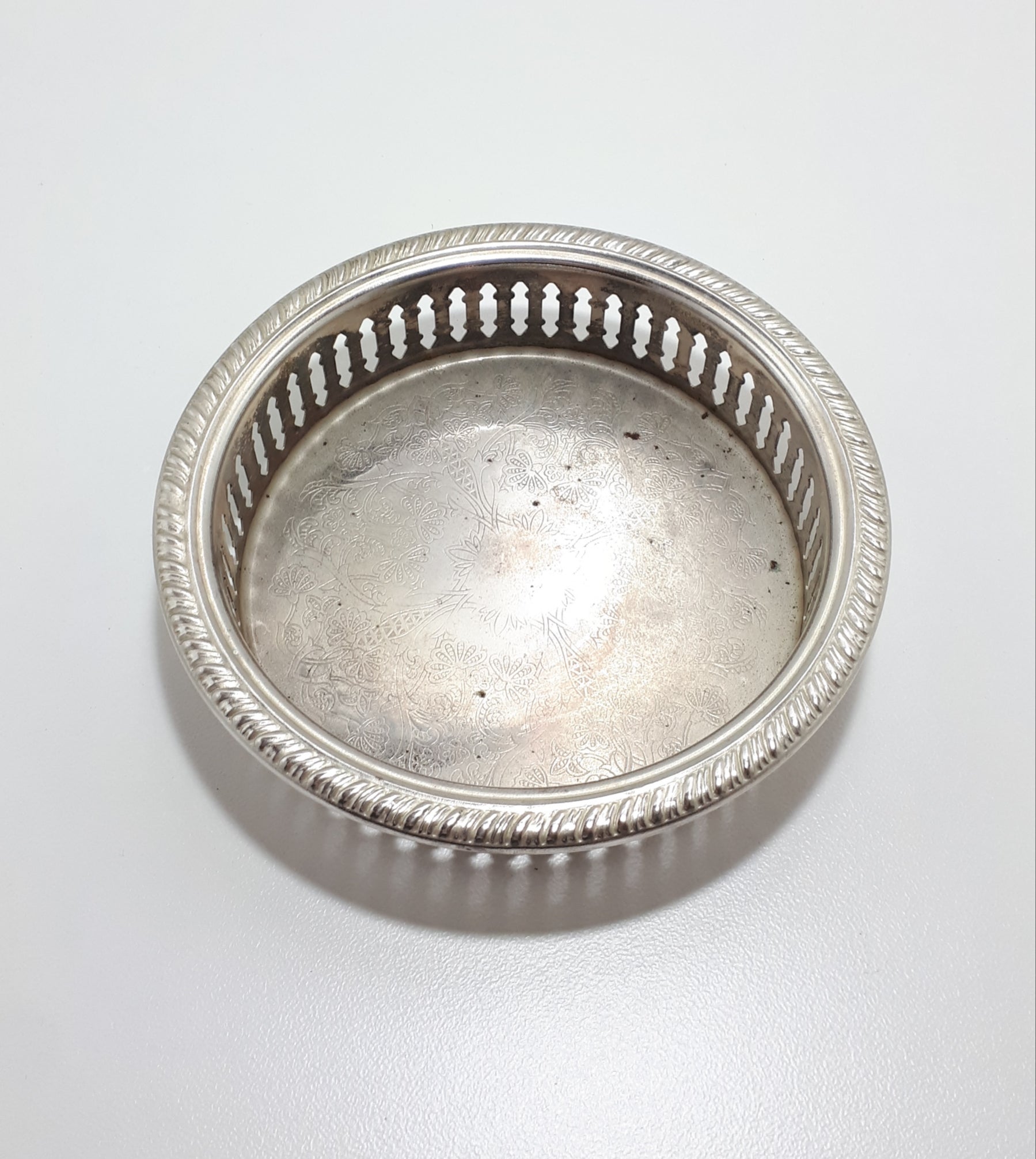 Pierced & Etched Silver Plated Bottle Coaster With Feather Pattern Rim