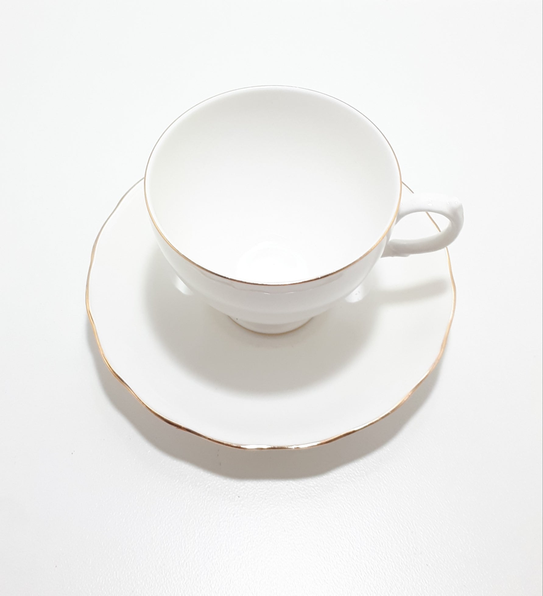 Crisp White Fine Porcelain Queen Anne Duo – Pristine Condition