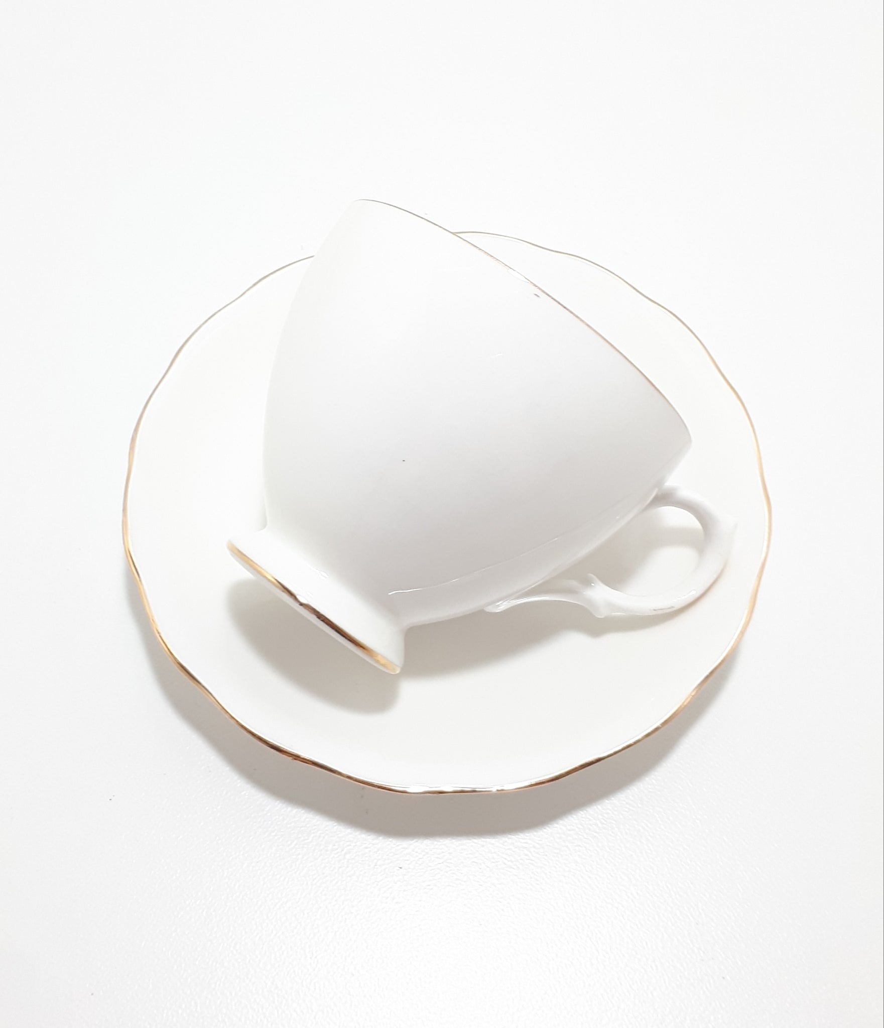 Crisp White Fine Porcelain Queen Anne Duo – Pristine Condition