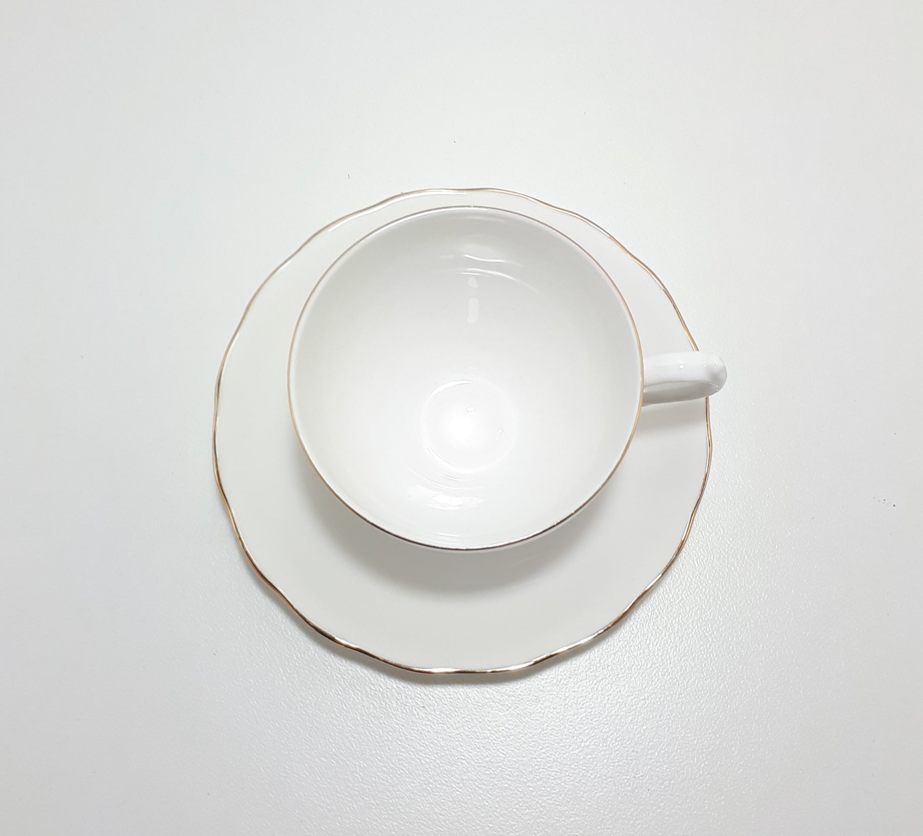 Crisp White Fine Porcelain Queen Anne Duo – Pristine Condition