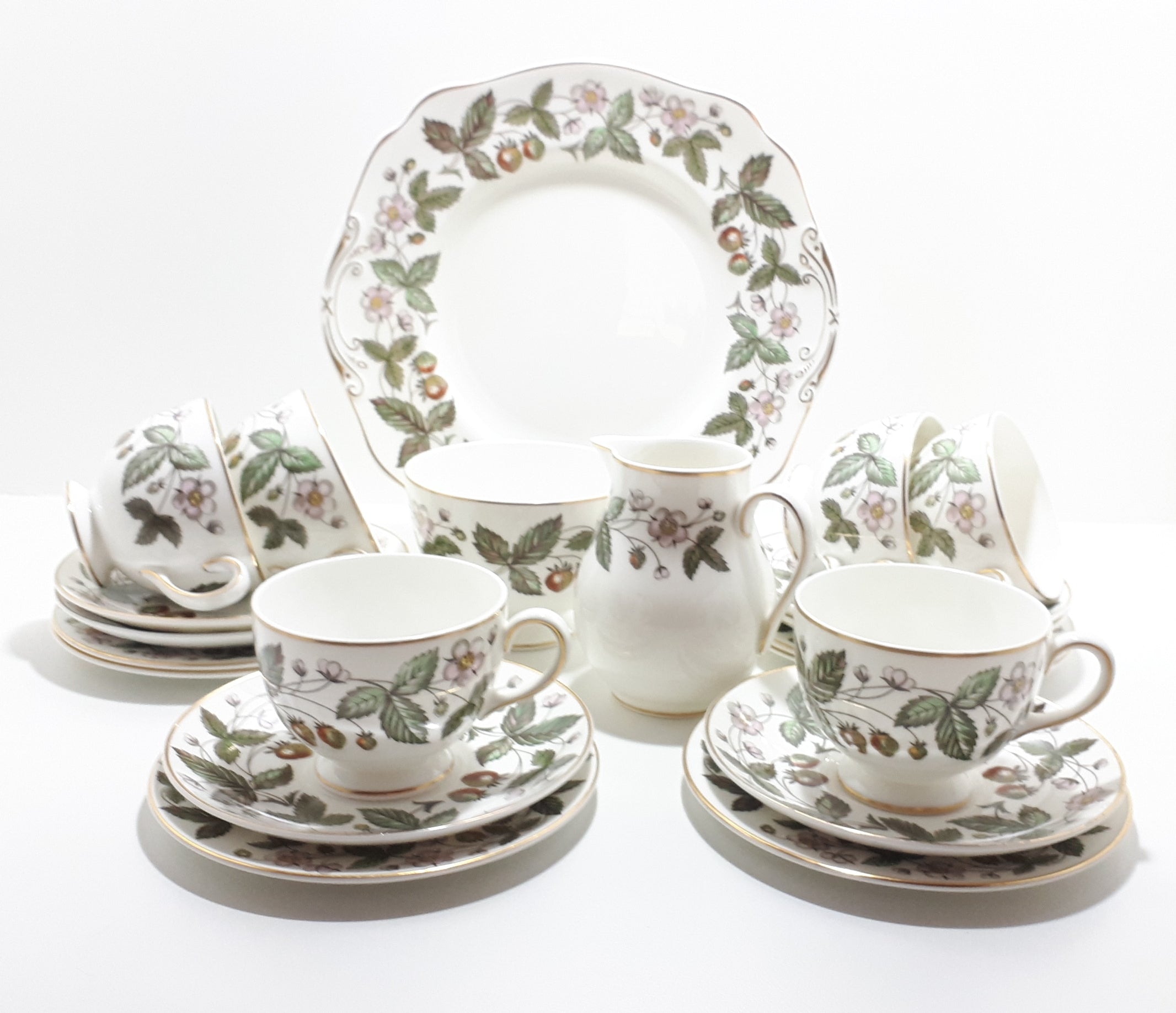 21 Piece Vintage Wedgwood Etruria Barlaston Strawberry Hills Tea Set – Circa 1957 - 1978
