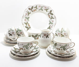 21 Piece Vintage Wedgwood Etruria Barlaston Strawberry Hills Tea Set – Circa 1957 - 1978
