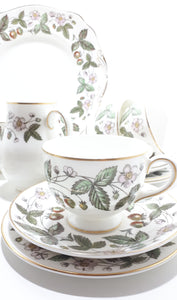 21 Piece Vintage Wedgwood Etruria Barlaston Strawberry Hills Tea Set – Circa 1957 - 1978