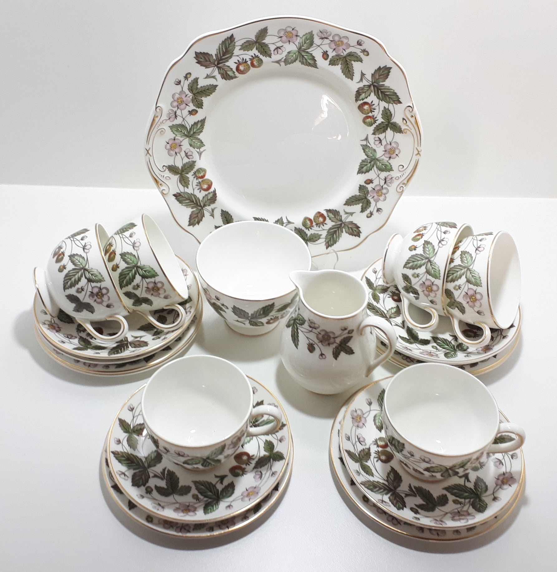 21 Piece Vintage Wedgwood Etruria Barlaston Strawberry Hills Tea Set – Circa 1957 - 1978