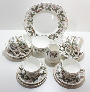 21 Piece Vintage Wedgwood Etruria Barlaston Strawberry Hills Tea Set – Circa 1957 - 1978