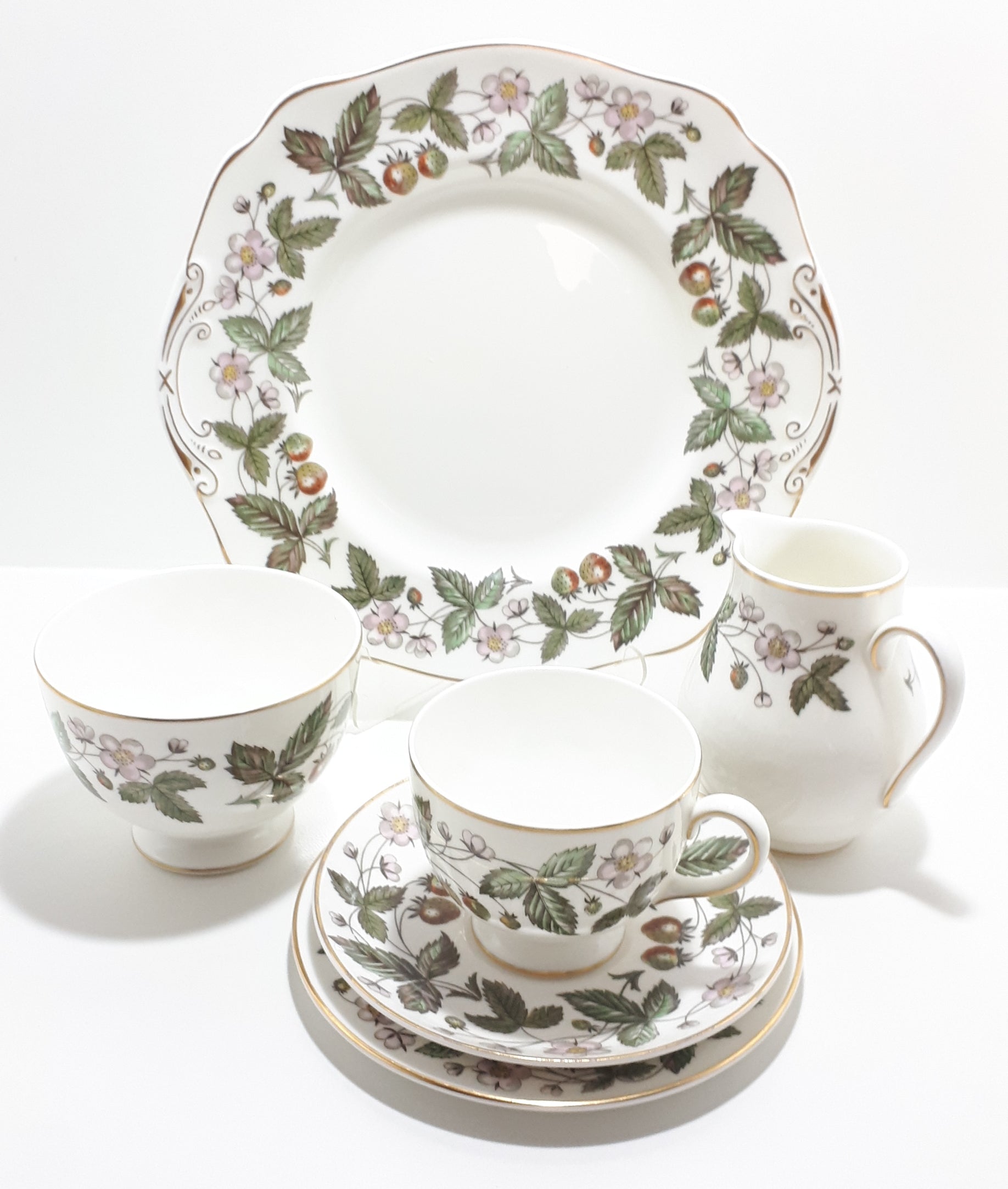 21 Piece Vintage Wedgwood Etruria Barlaston Strawberry Hills Tea Set – Circa 1957 - 1978