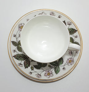 21 Piece Vintage Wedgwood Etruria Barlaston Strawberry Hills Tea Set – Circa 1957 - 1978