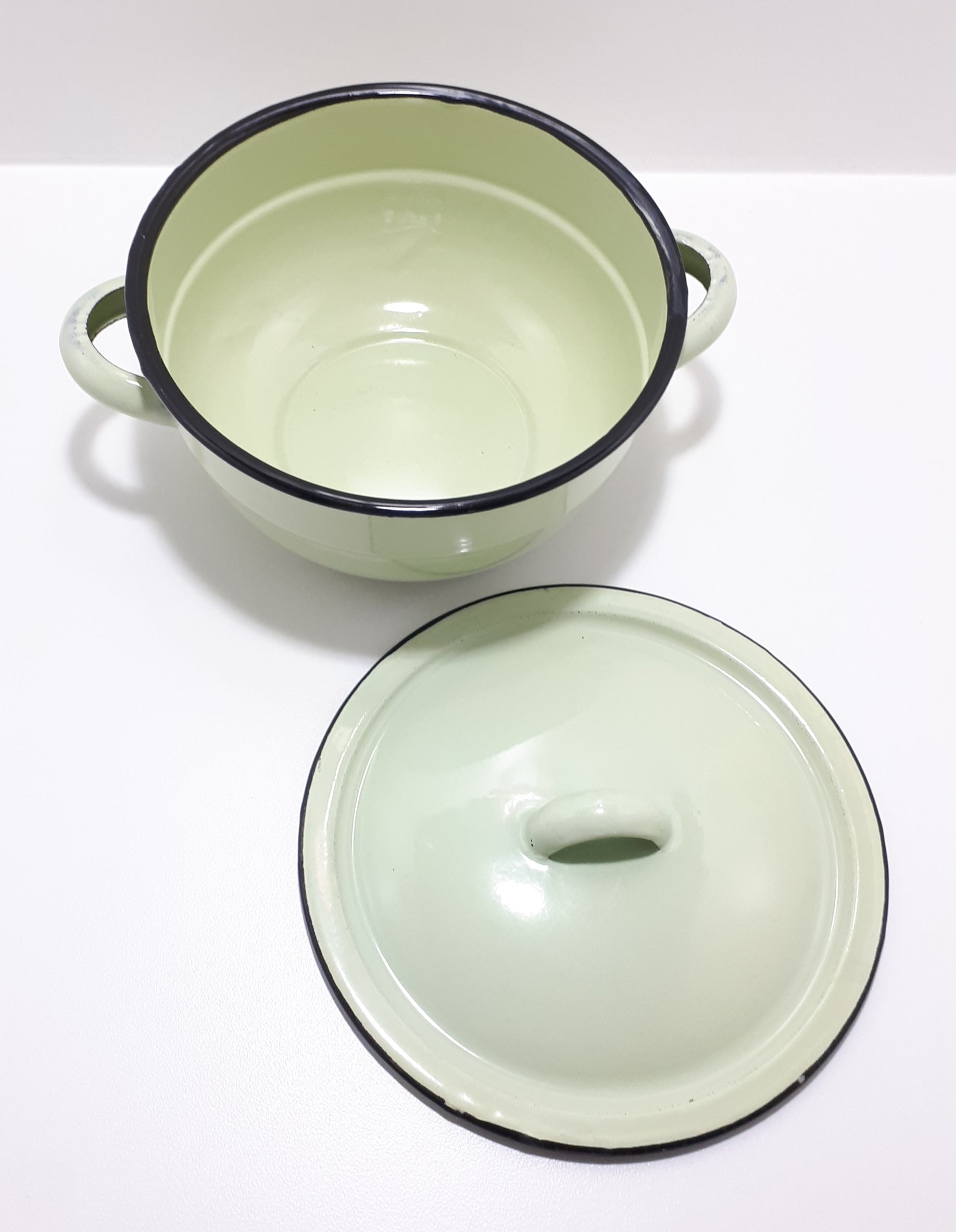 Enamel Lidded Vegetable Bowl