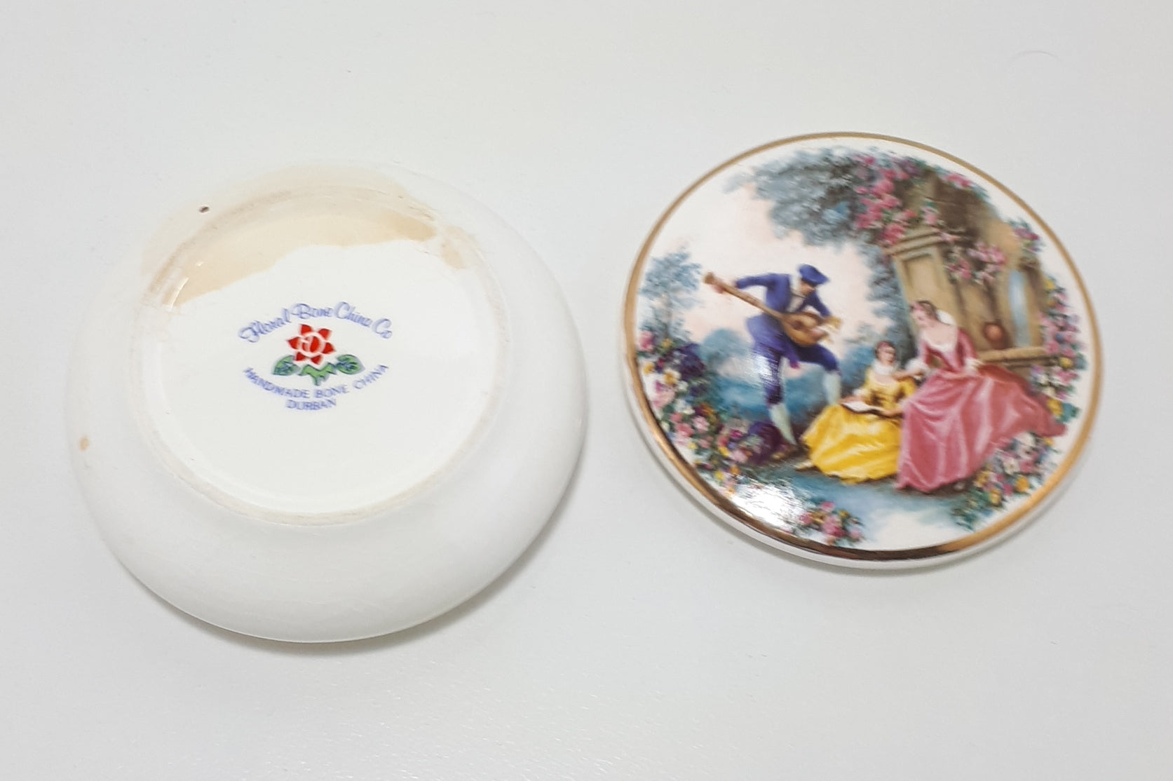 Romance Scenery Porcelain Lidded Trinket Dish