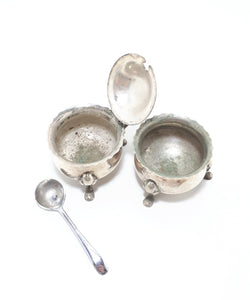 1900’s Antique Set Of Regis Plate Silver Plated Open Salt Pot & Mustard Pot With A Vintage Stainless Steel Mustard Spoon
