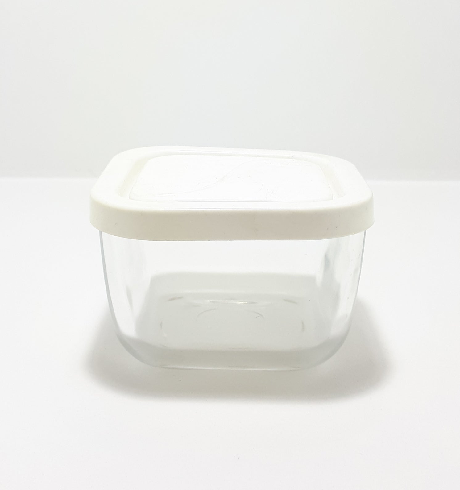 Small Squared Glass Bowl With Plastic Lid