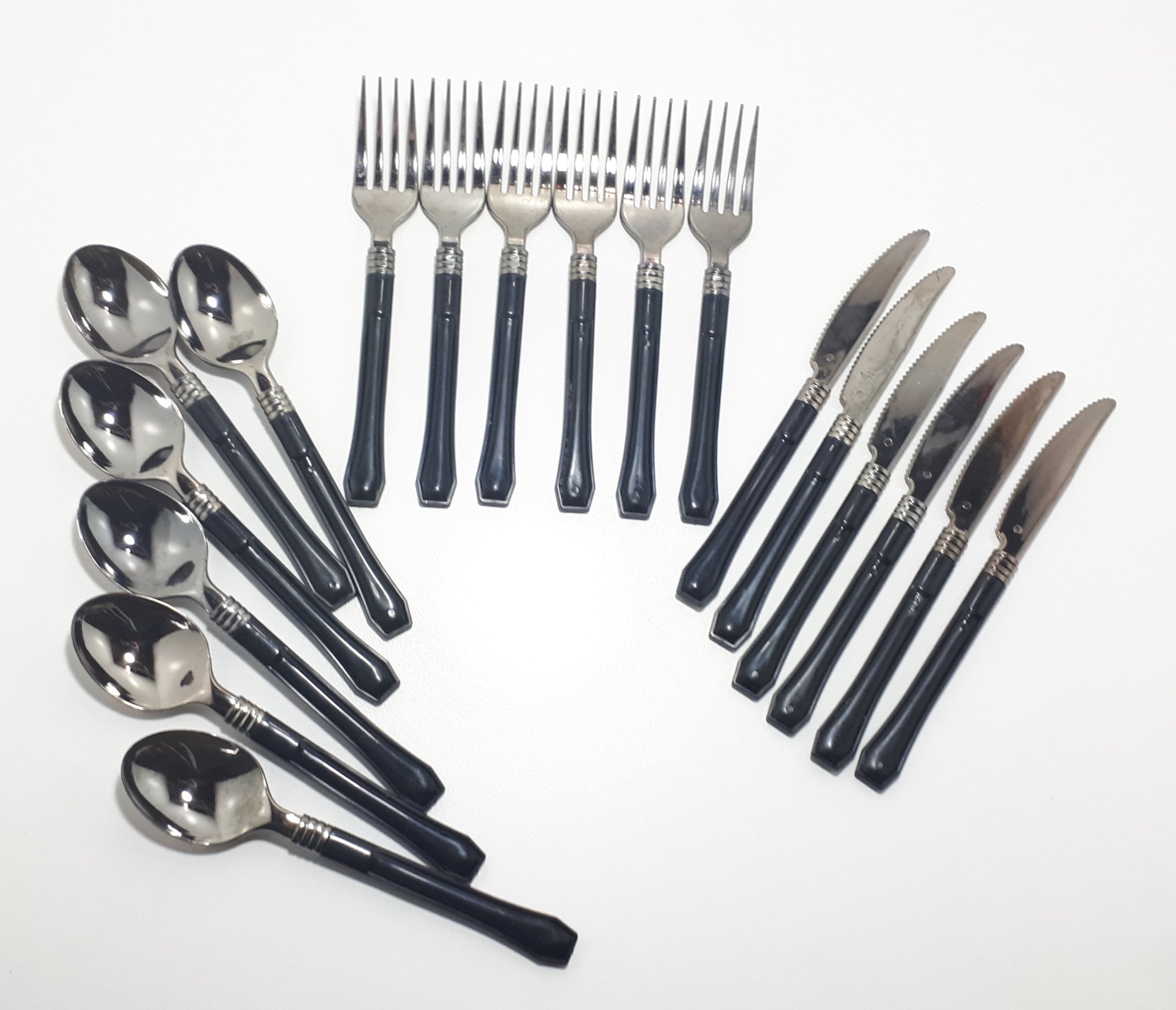 18 Piece Outdoor Plastic Cutlery Set – Ideal For Picnic Use