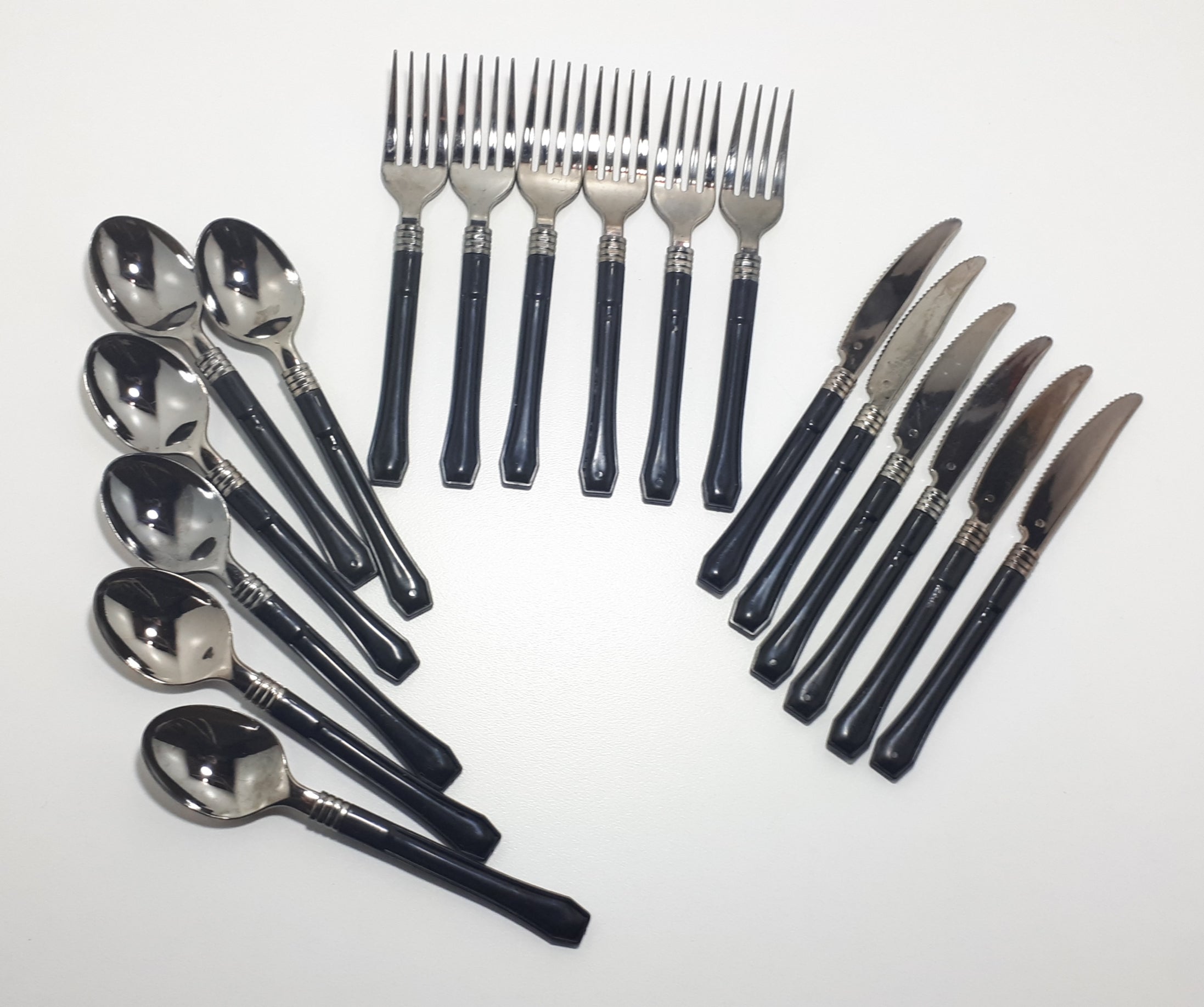 18 Piece Outdoor Plastic Cutlery Set – Ideal For Picnic Use