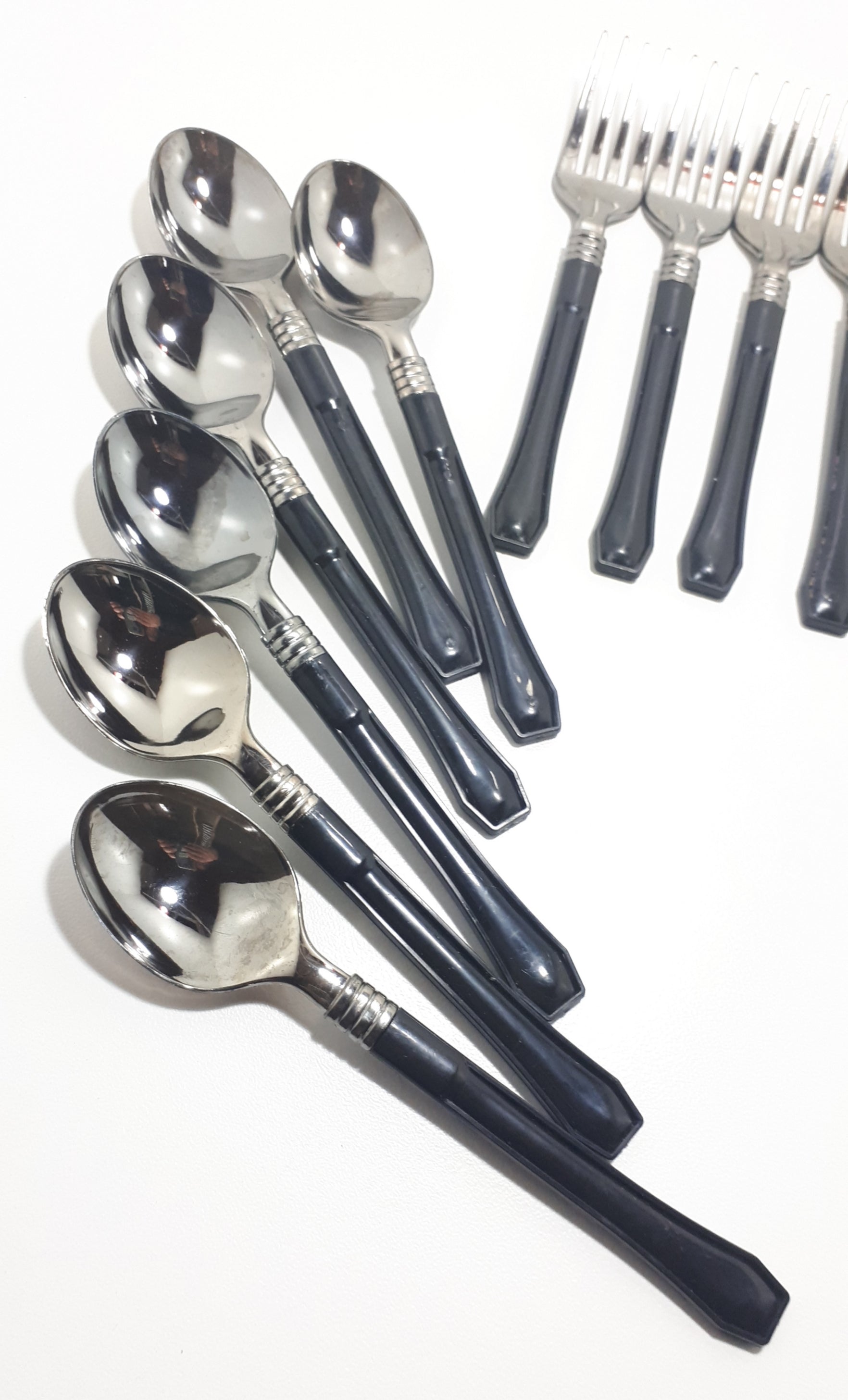 18 Piece Outdoor Plastic Cutlery Set – Ideal For Picnic Use