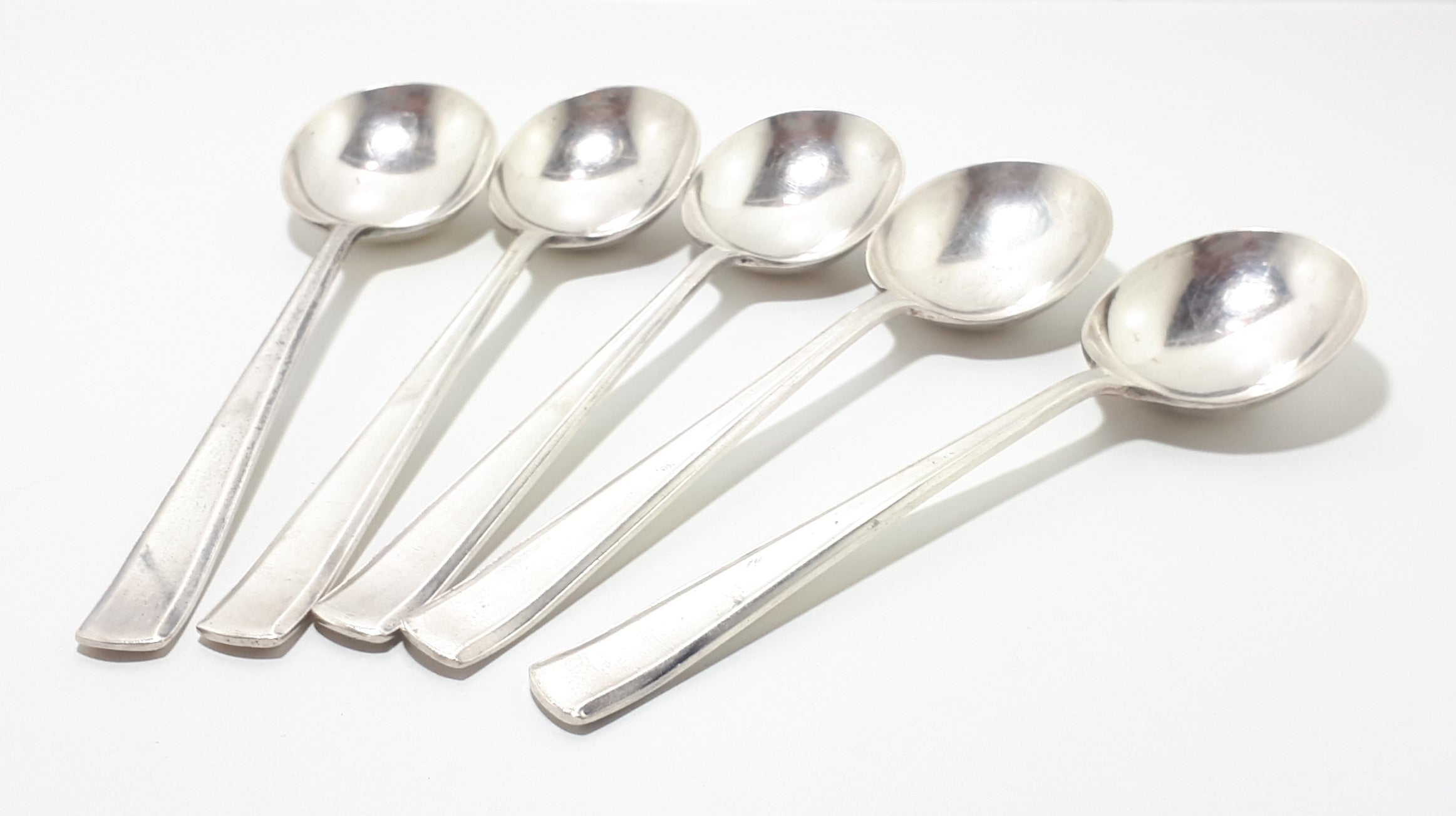 Rare Vintage Part Set Of 5 Identical Lonsdale Plate (A.E. Poston, Birmingham) Soup Spoons – Fluenci Handle Design