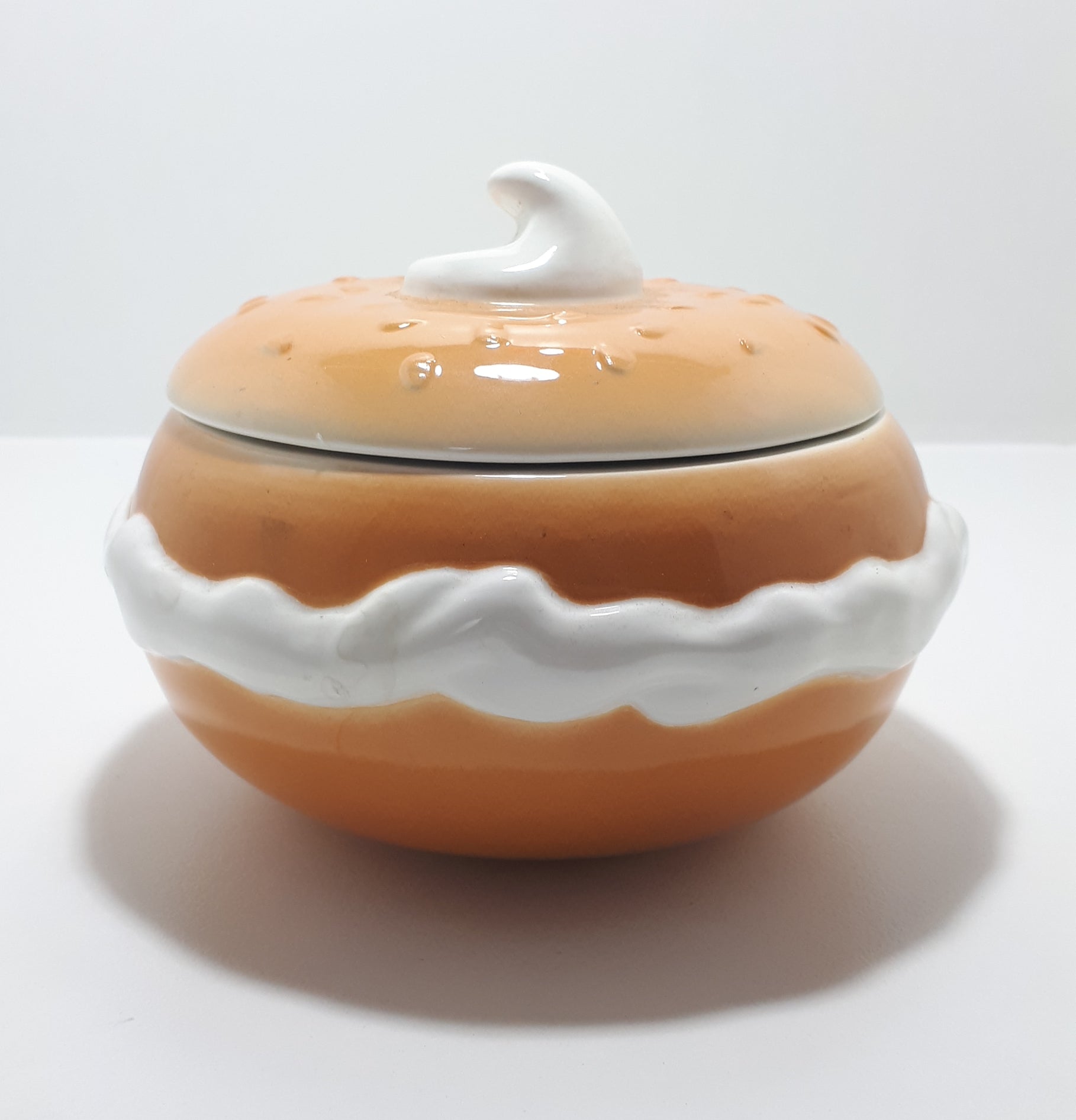 1995 Vintage Collectable Ceramic Boston Warehouse USA Bagel & Cream Cheese Lidded Bowl