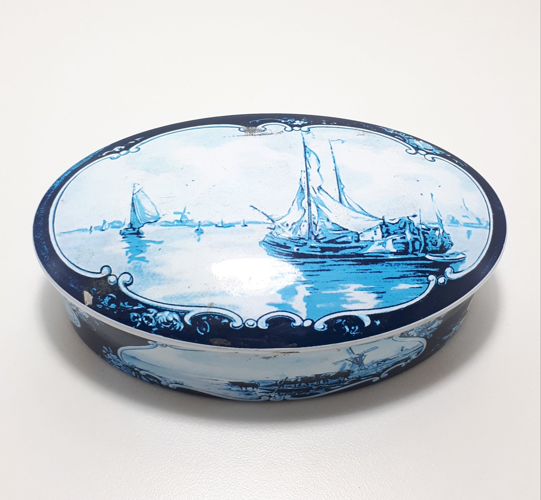 Collectable Oval Vintage Blue & White Tin – Delft Style