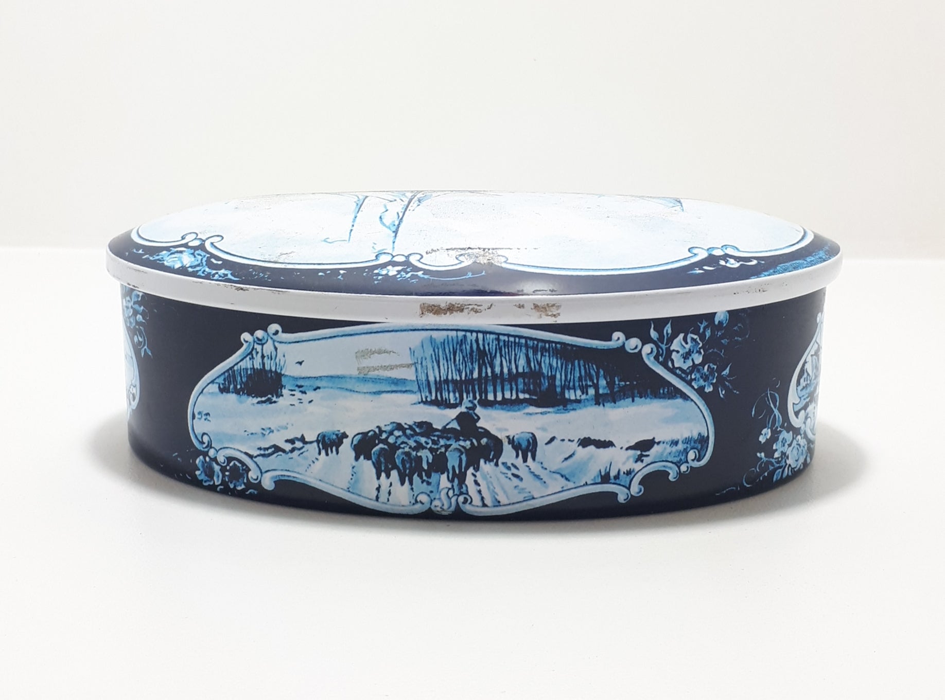 Collectable Oval Vintage Blue & White Tin – Delft Style