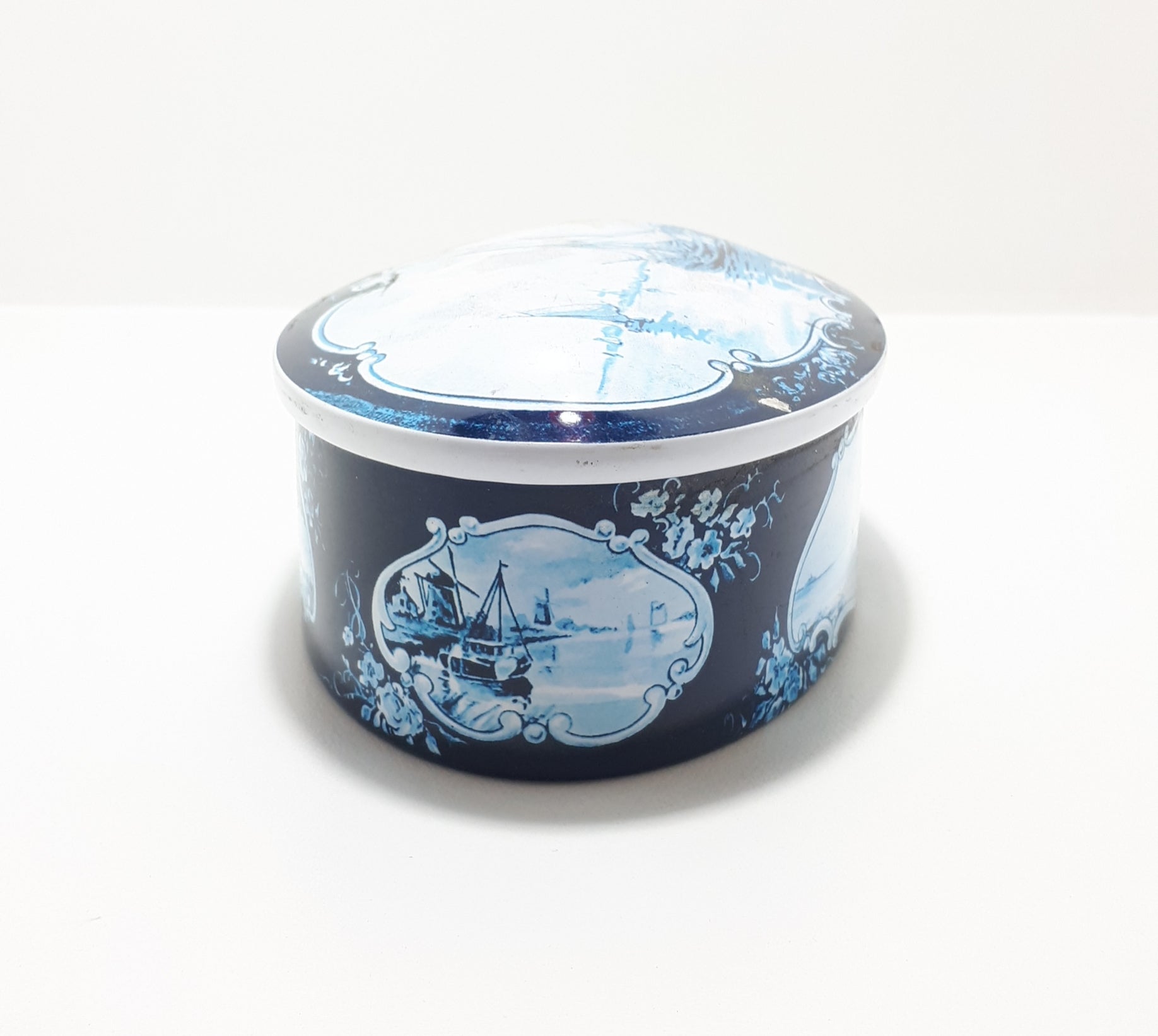 Collectable Oval Vintage Blue & White Tin – Delft Style