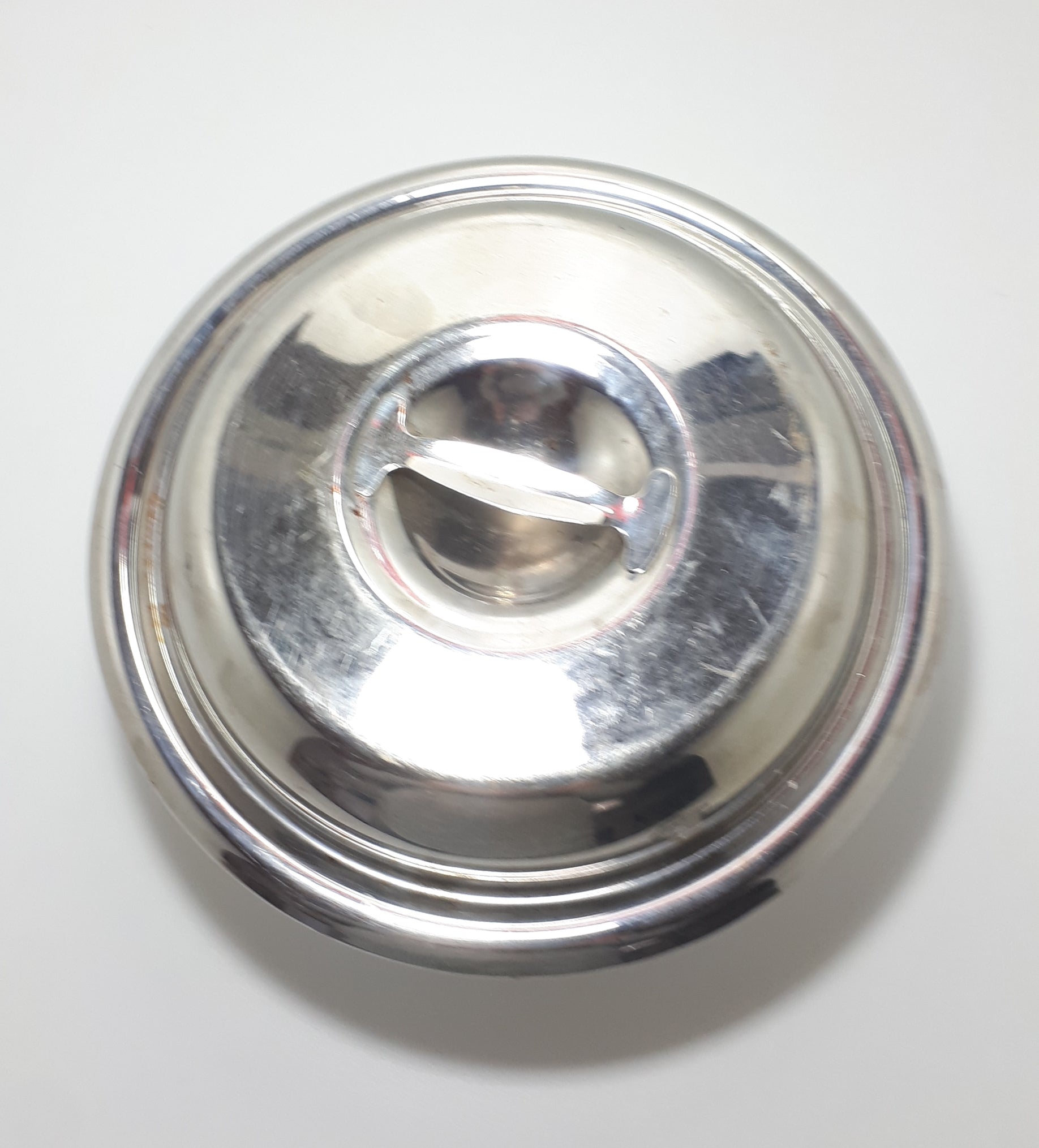 3-Division Vintage Round Stainless Steel Lidded Dish – Removable 3-Division Divider