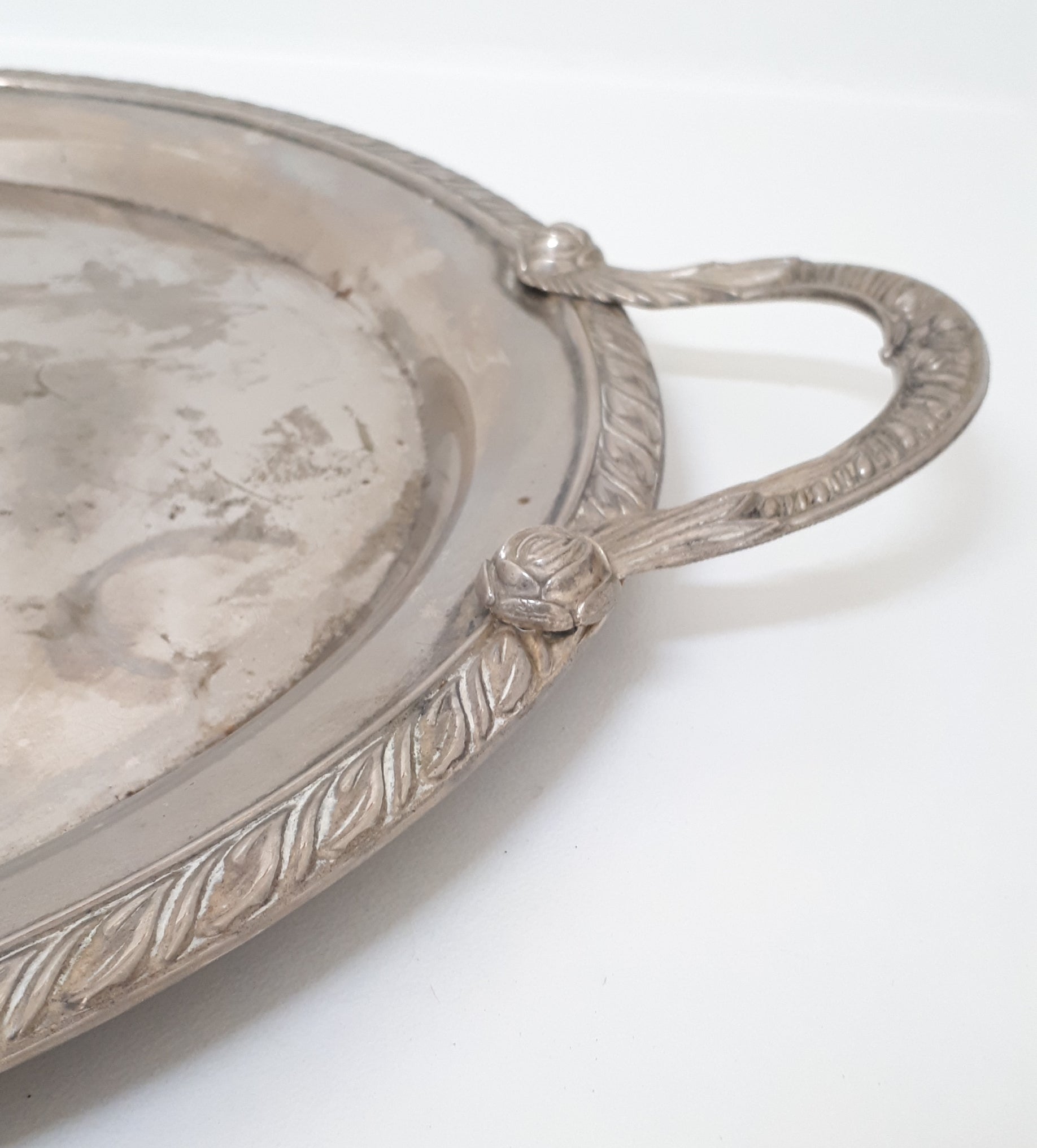 Round Silver Plated Drinks / Serving Tray With Handles – Baroque Etched Patterning