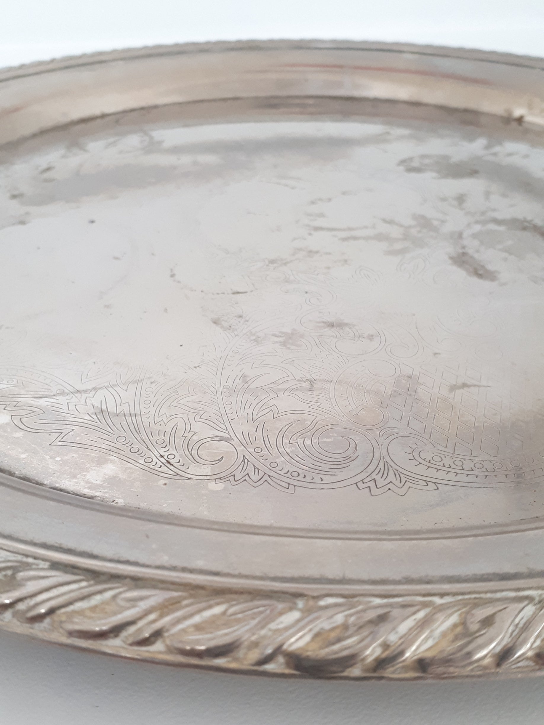 Round Silver Plated Drinks / Serving Tray With Handles – Baroque Etched Patterning