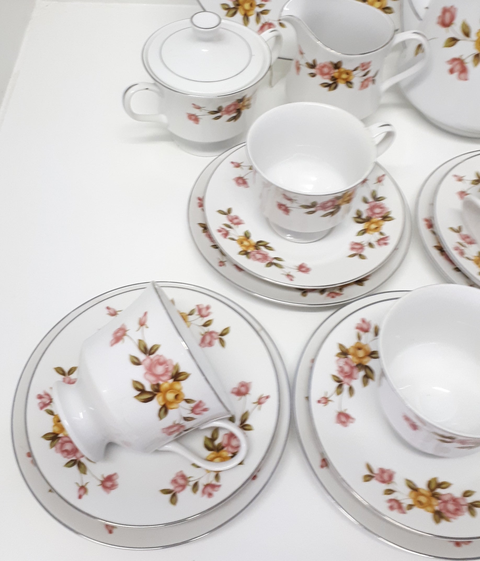 16 Piece Vintage Town House Yellow & Pink Rose Tea Set