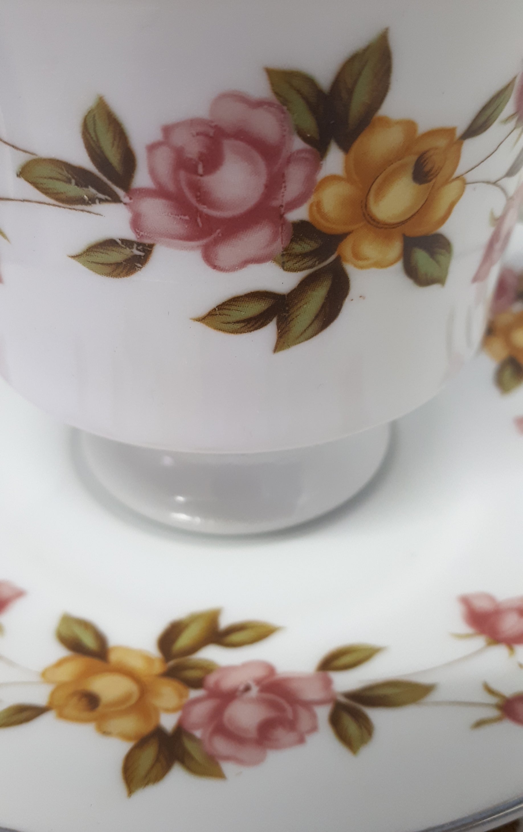 16 Piece Vintage Town House Yellow & Pink Rose Tea Set