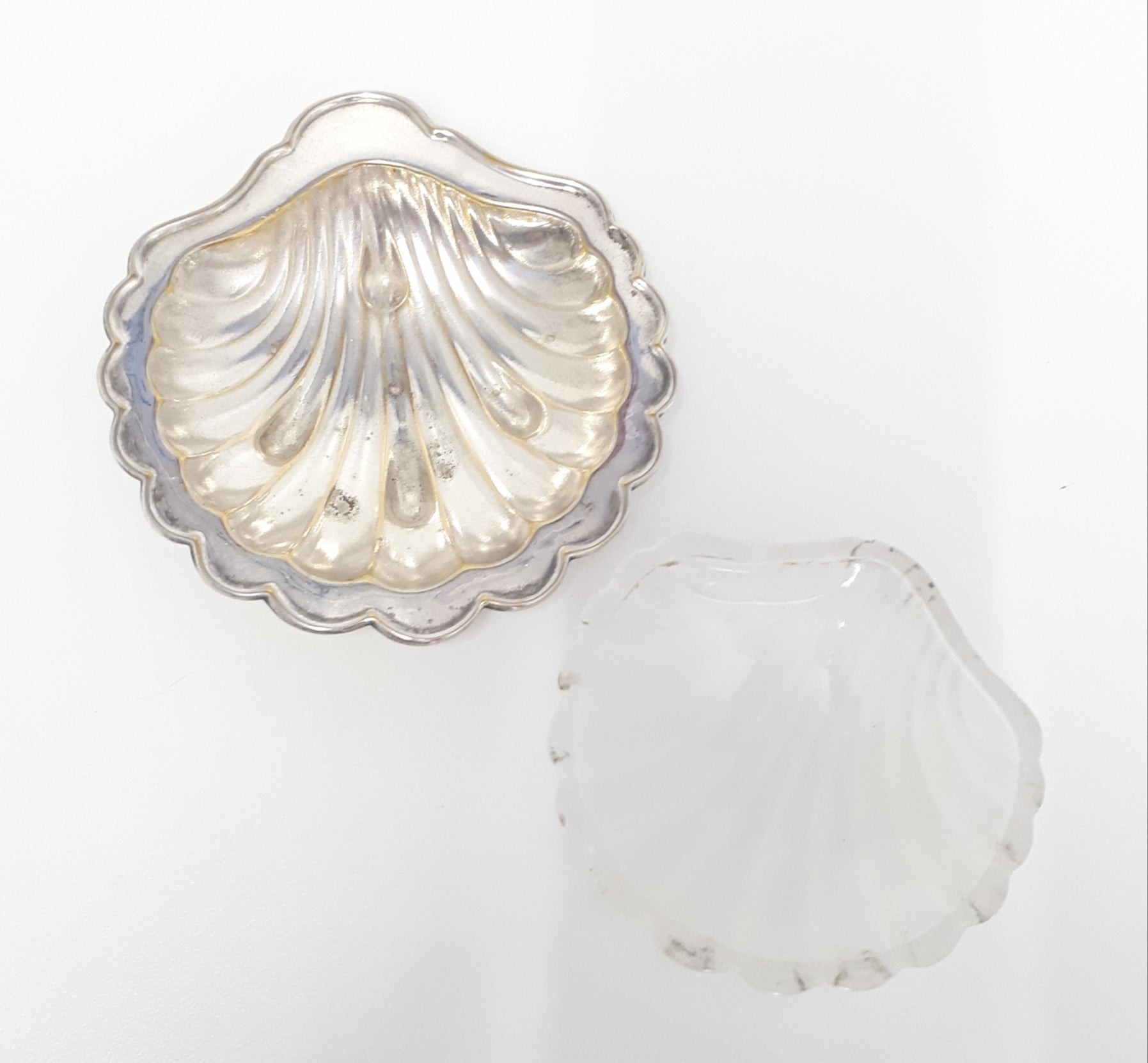 Vintage Silver Plated Shell Dish With Frosted Glass Liner