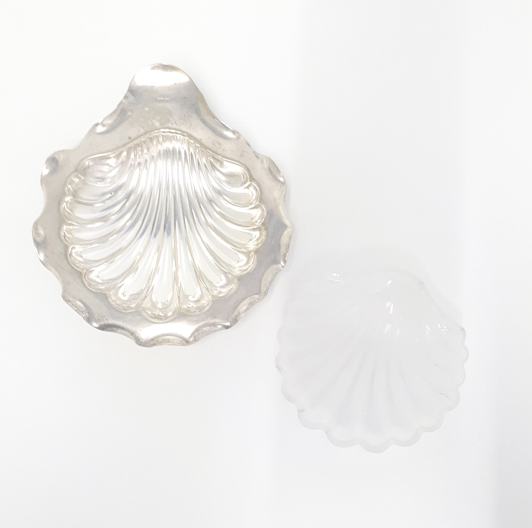 Vintage Silver Plated Shell Dish With Frosted Glass Liner