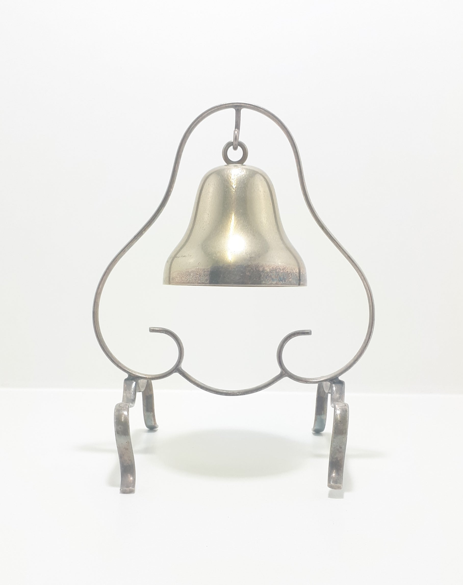 Vintage Pre 1950’s Silver Yeoman Plated Scroll Stand With Removable Table Gong