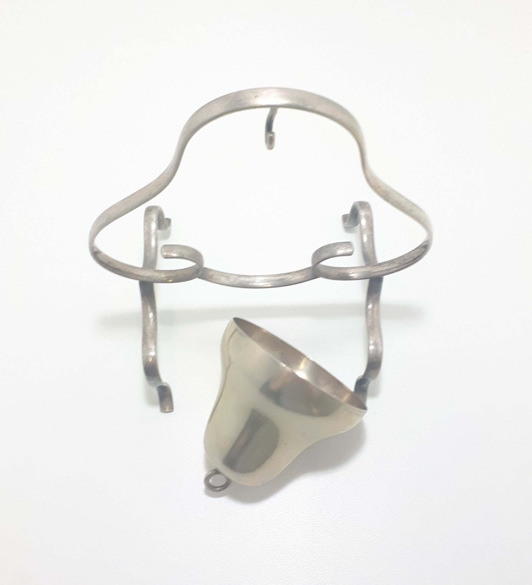 Vintage Pre 1950’s Silver Yeoman Plated Scroll Stand With Removable Table Gong